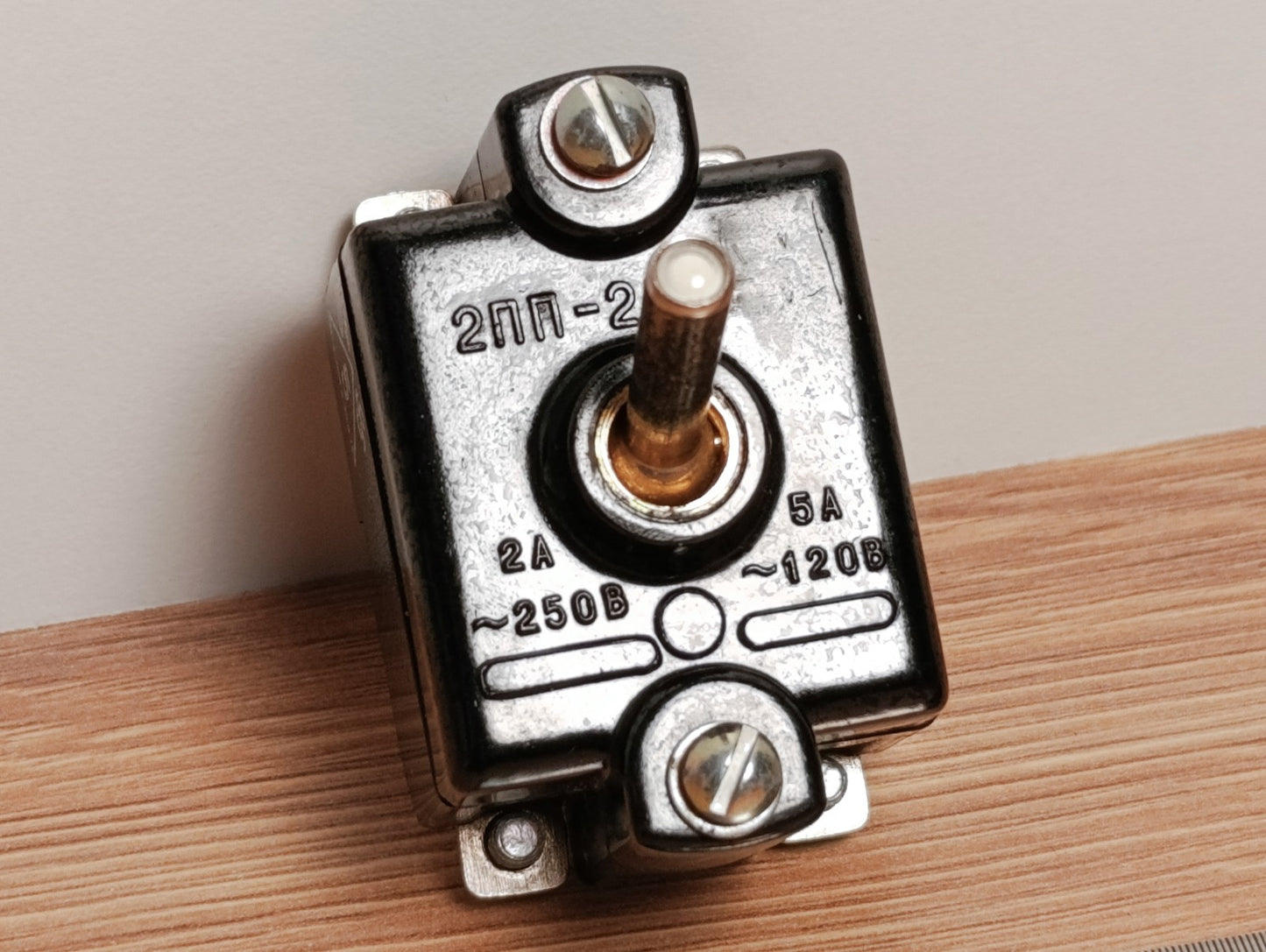 (1Pcs LOT) 2PP-250 Sealed Aviation Switch fro alternating current Luminating
