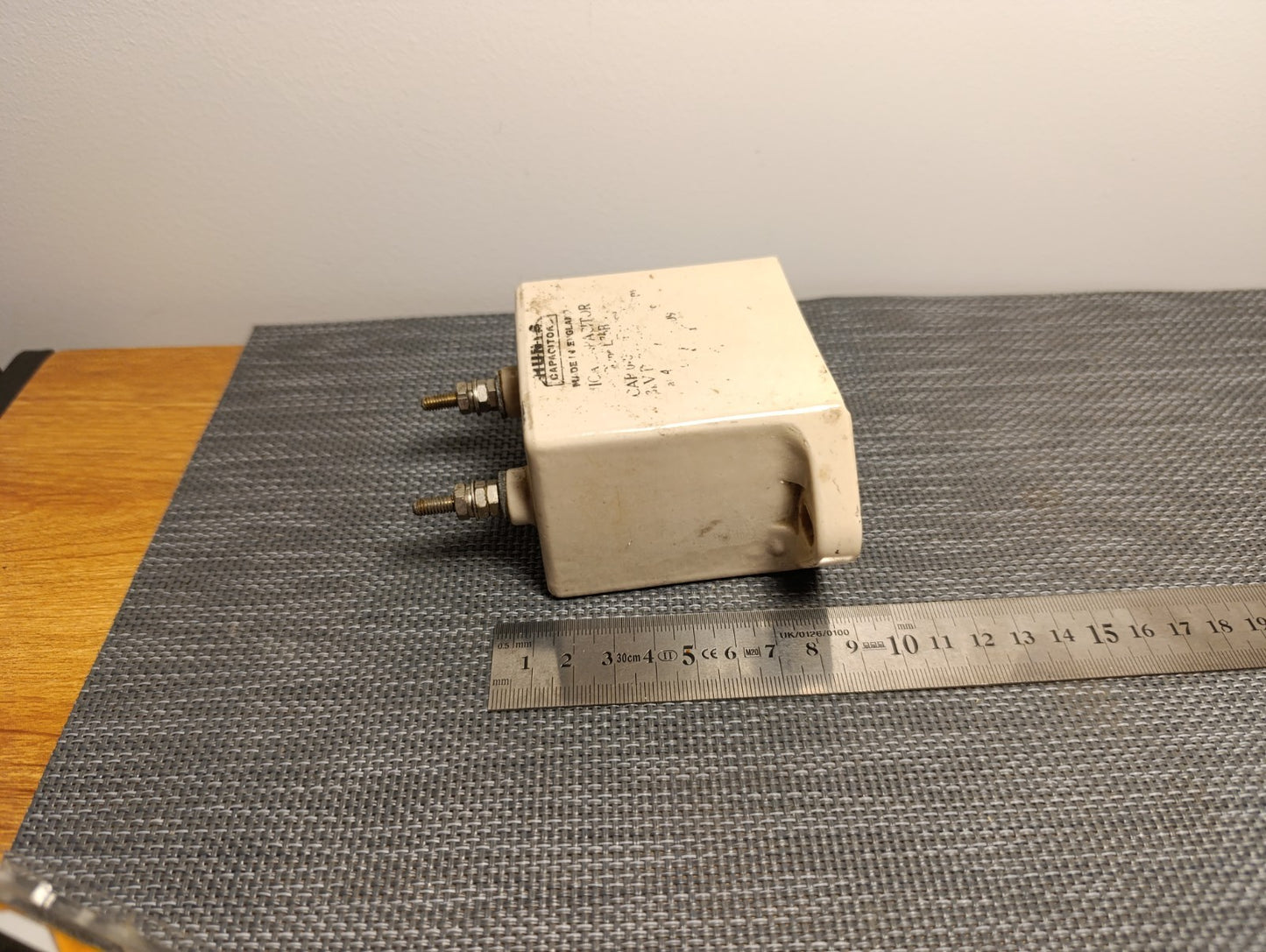 Hunts 5000 pF 3 kv Molded Mica Capacitor (Pull) USED