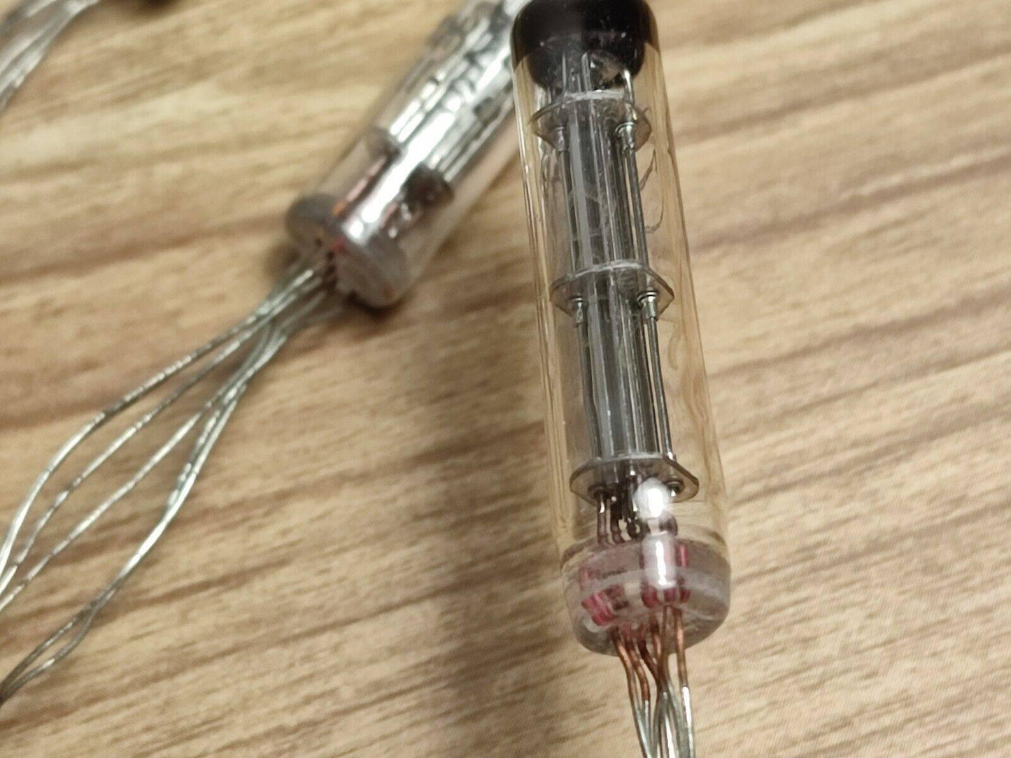 10x 1J24B / 1Ж24Б / 1Zh24B Miniatiūrinis HF Pentode Tube NOS Sovietų SSRS 60-70 m.