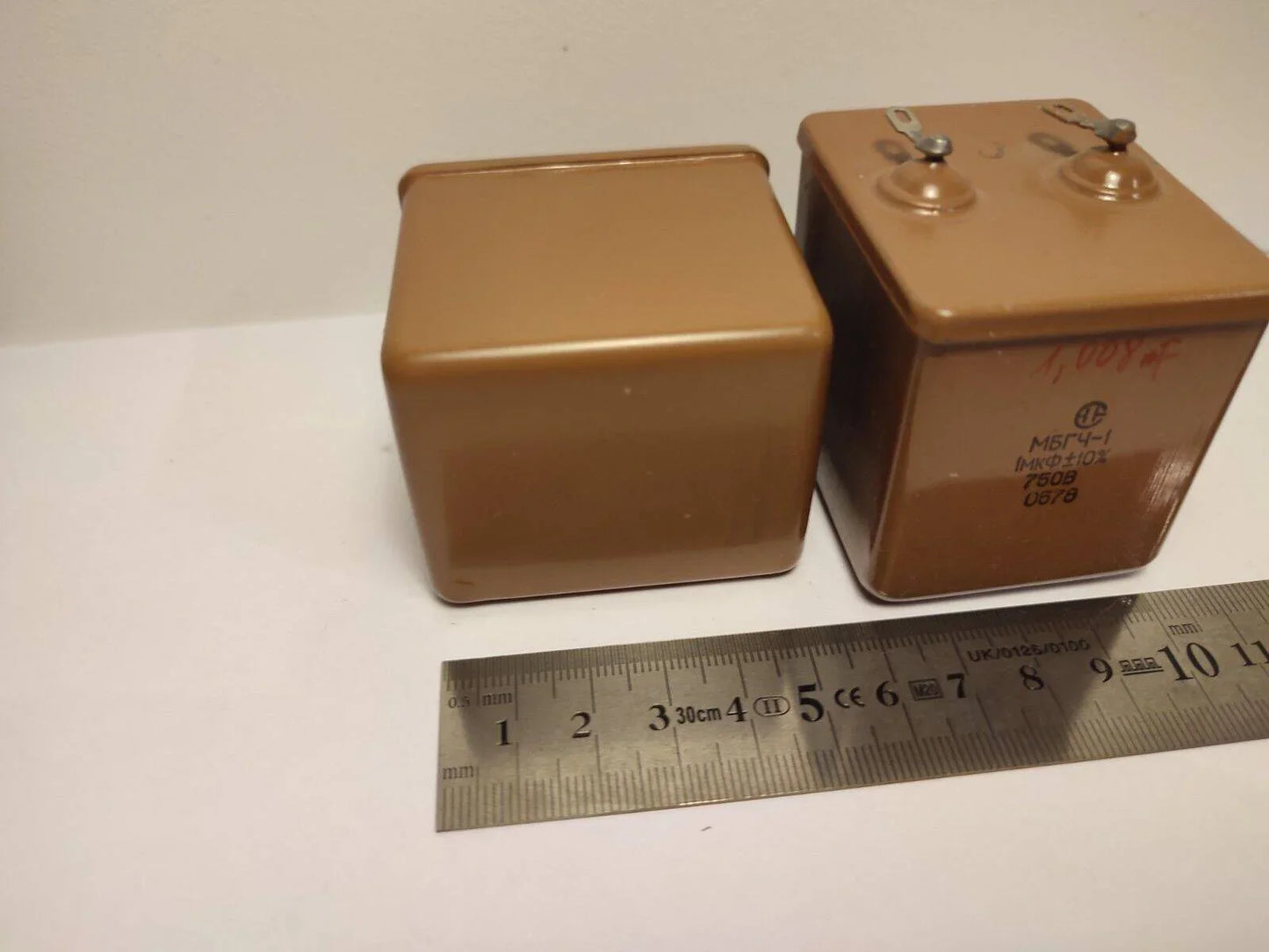 2 vnt 1uF 750V 10% MBGCh / MBGO PIO popierius alyvos kondensatoriuose SSRS NOS