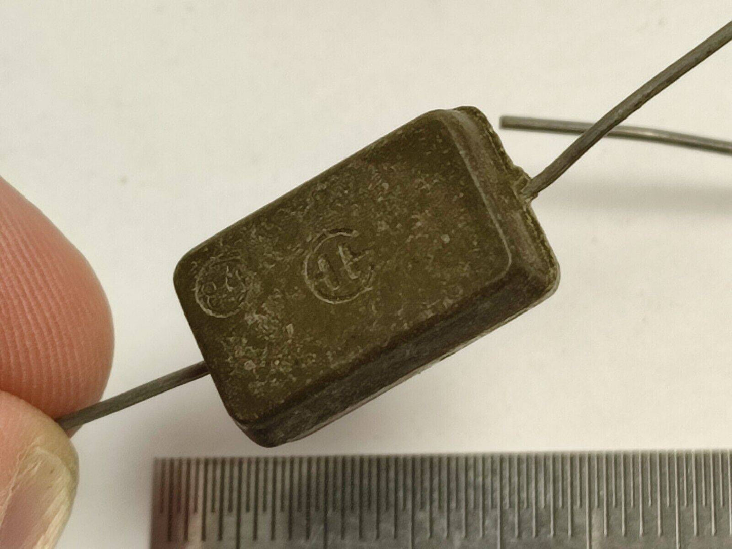 2200pF 500 V 10% LOT OF 8 Pcs. RUSSIAN SILVER-MICA CAPACITORS KSO-10G КСО-10Г