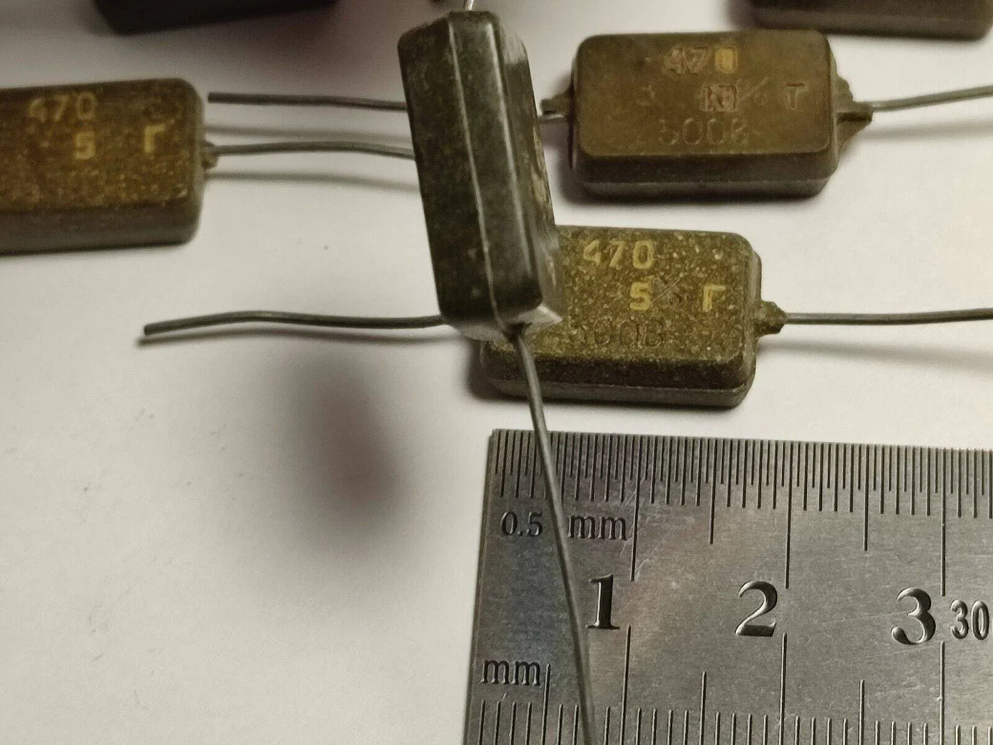 470 pF 500 V 5% 12 vnt. RUSIŠKI SIDABRINIAI ŽĖRUČIUKAI KSO-5G КСО-5Г