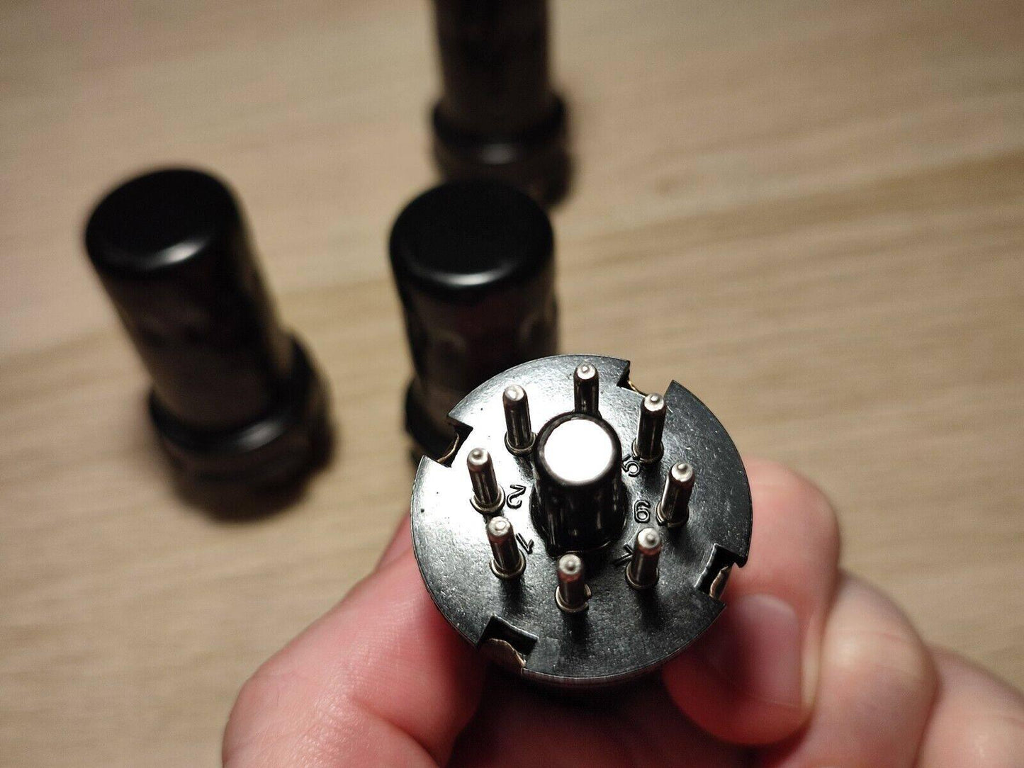 4vnt 6J4 Vakuuminis vamzdis (~6AC7 ~6AJ7 ~1649 ~1682 ~6134 ~6AB7) Metalinis pagrindas NOS VOŽTUVAS