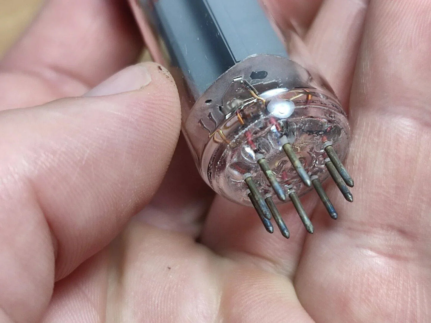 4Vnt. 6P43P-E (PANAŠUS Į EL86 / EL84) IŠĖJIMO pentodas NĖRA NAUJŲ VAMZDŽIŲ