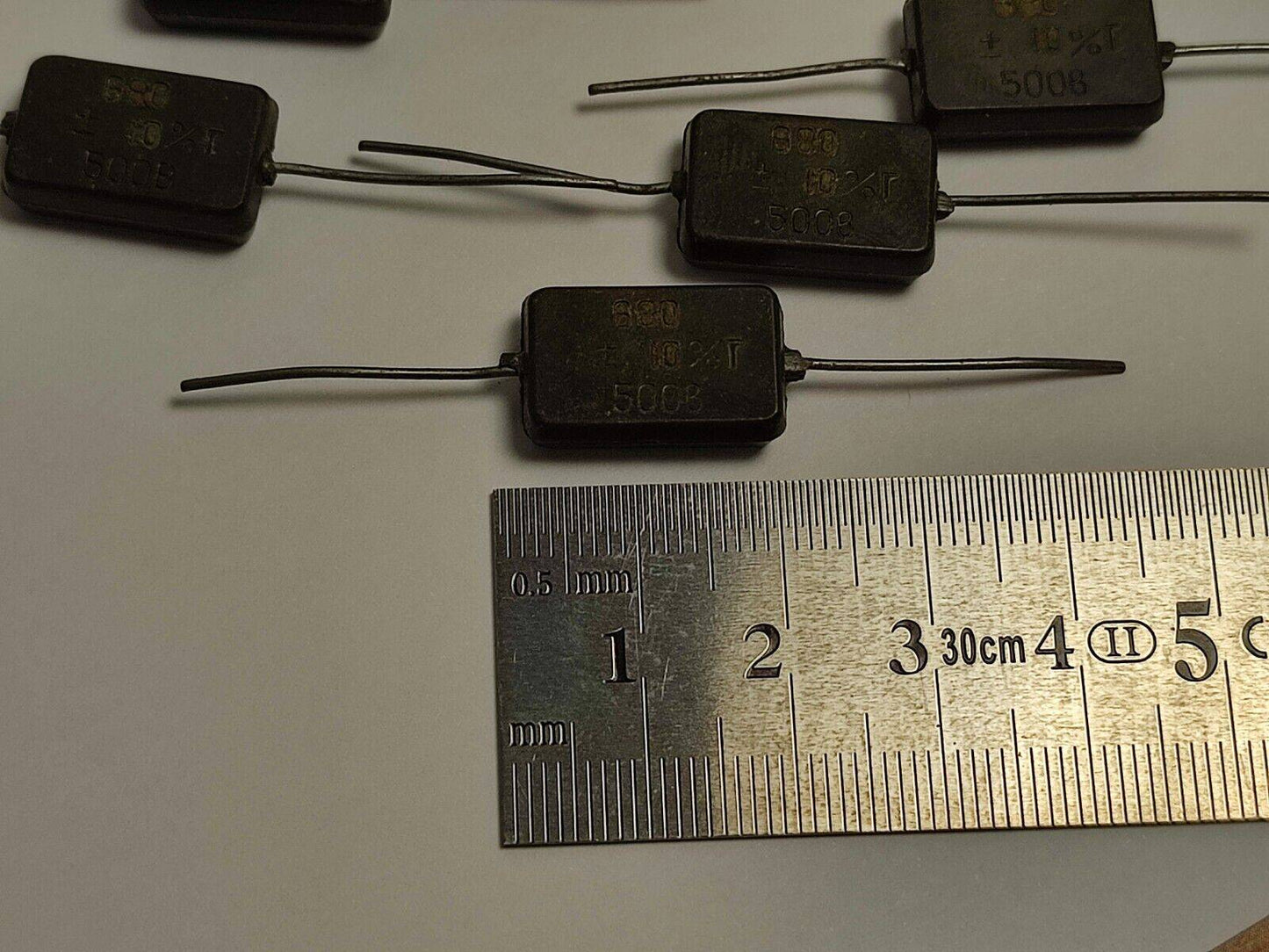 680 pF 500 V 10% LOT OF 10 Pcs. RUSSIAN SILVER-MICA CAPACITORS KSO-10G КСО-10Г