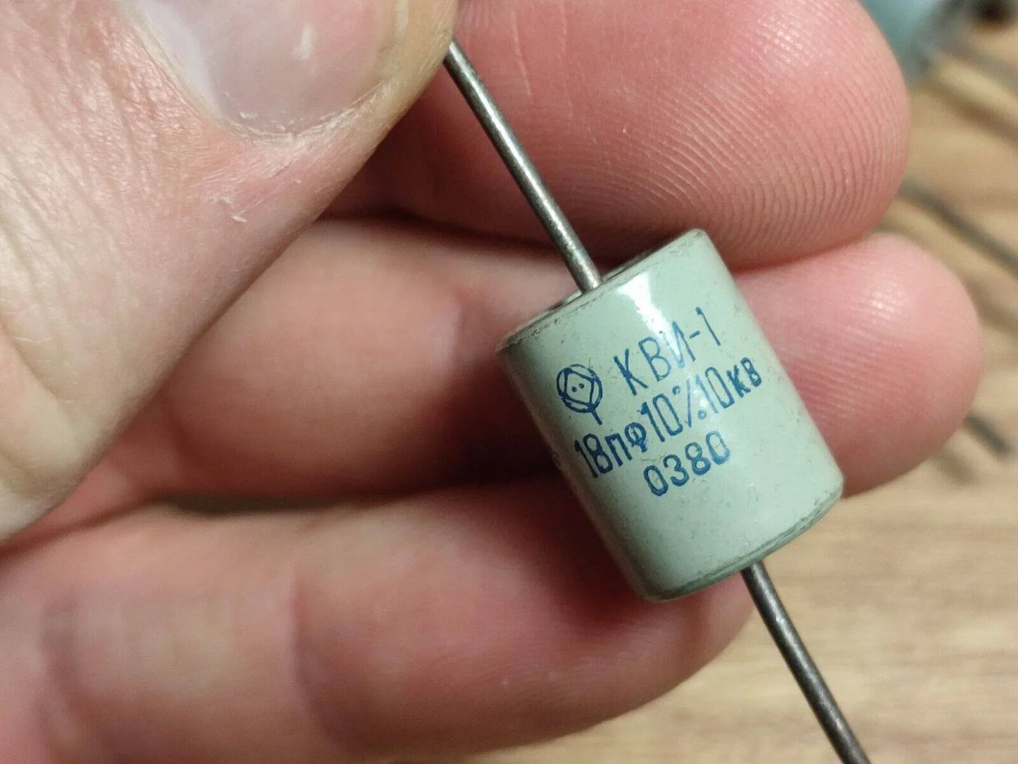 8 vnt 18pF 10kV ±10% keraminiai aukštos įtampos impulsiniai kondensatoriai KVI-1 / КВИ-1