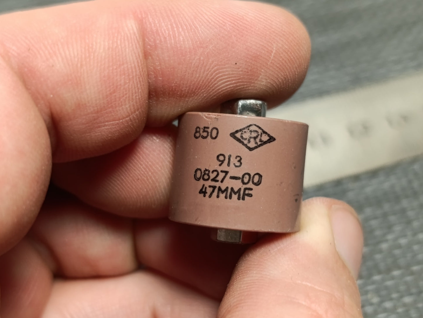 850 CentraLab Doorknob Capacitor 47pf 5KV NPO 5% (NOS) 47MMF 913- 0827-00
