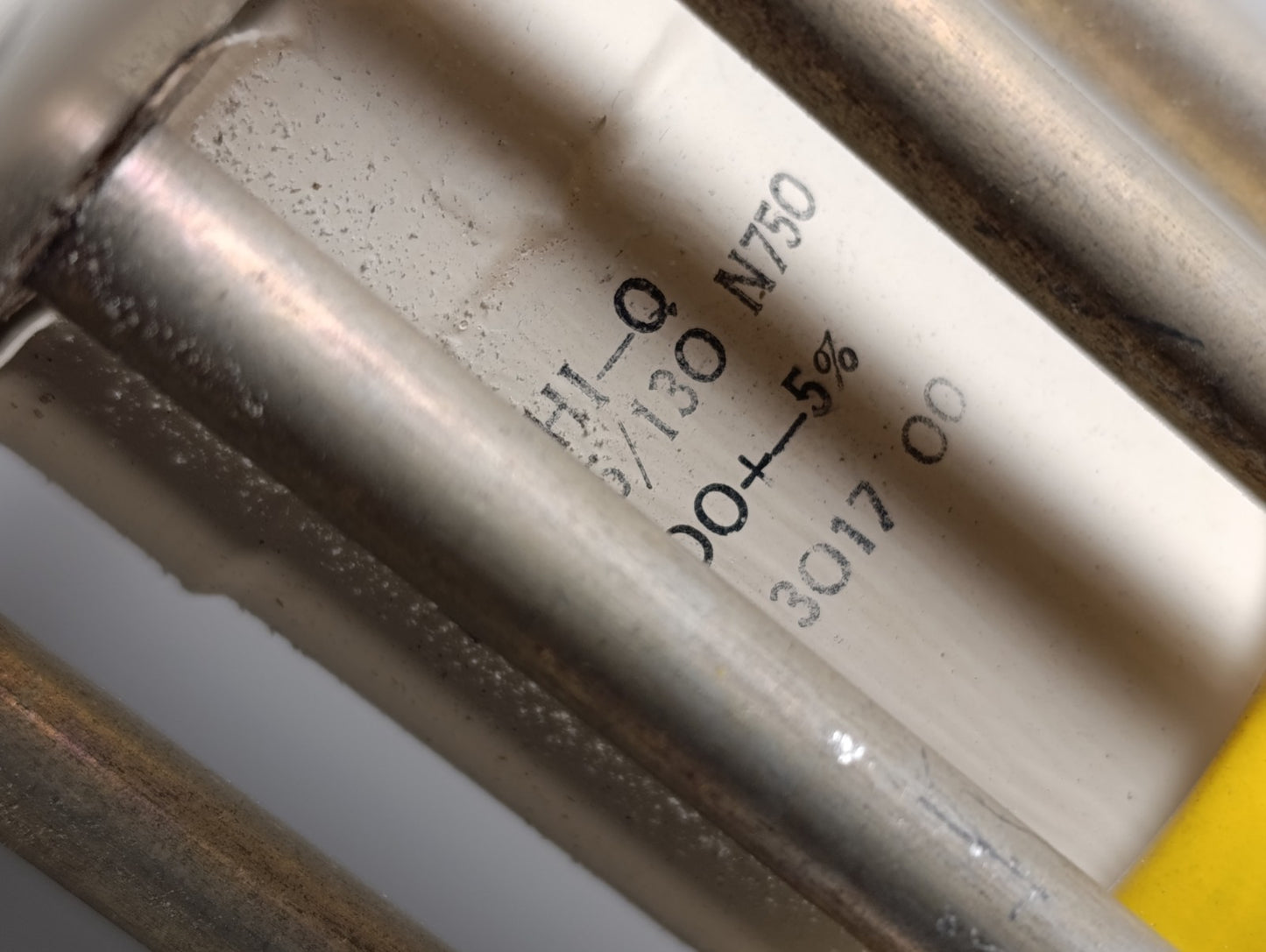 913-3017-00 HI-Q HPD 65/130 N75 Feed -Thru Capacitor 2000pf 5kv 5%  2pcs + Stand
