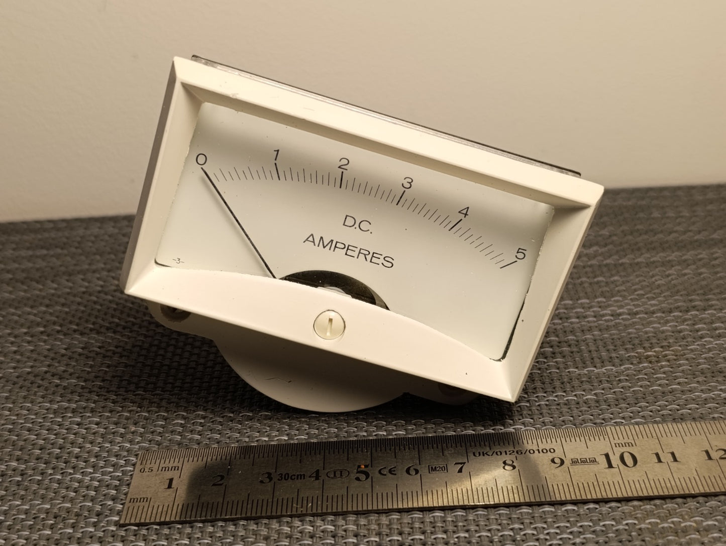 API Model 361 Shielded D.C Amperes Meter Vintage Panel white 0-5 NEW NOS