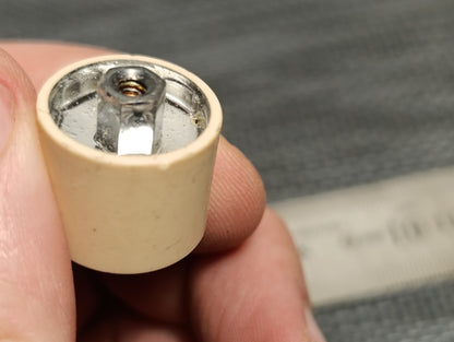850 CentraLab Doorknob Capacitor 12pf 5KV NPO 5% (NOS) 12MMF 913- 0823-00