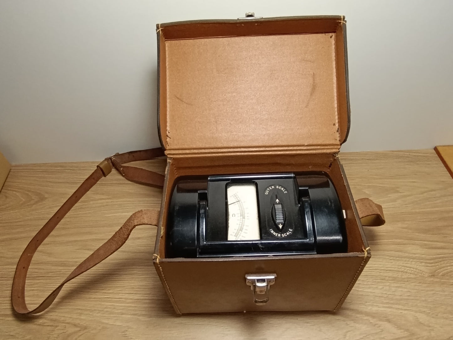 Megger earth meter serries 4 1950's date FROM Rogaland Radio USED