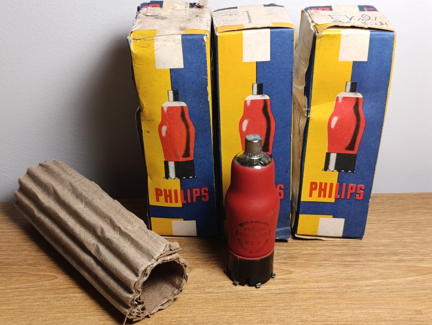 New NOS EK2 PHILIPS MINIWATT VALVE - TESTED 1 PCS.