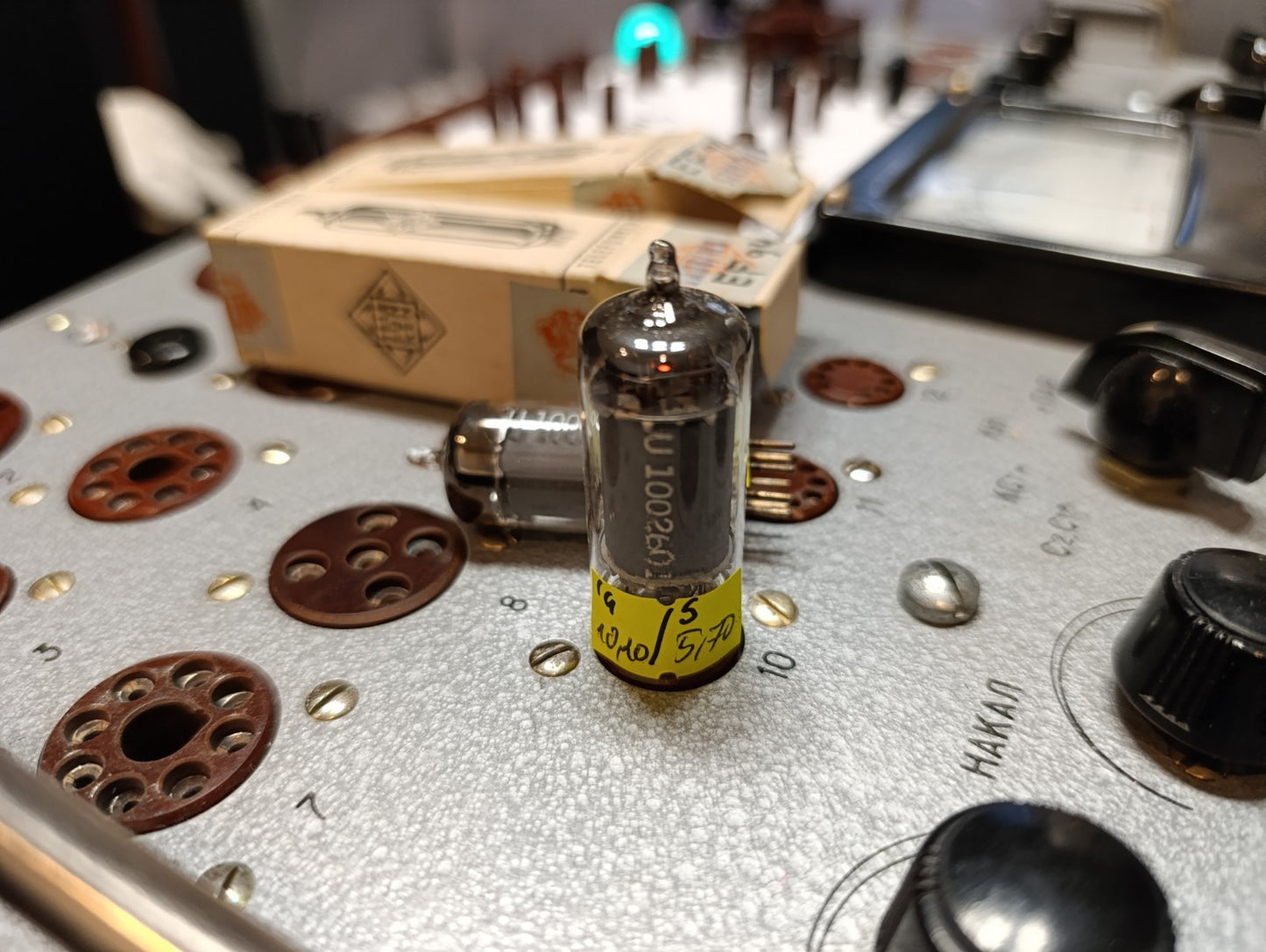 100% Matched Pair 6AU6WA Telefunken EF94 6AU6 diamond tube NIB NOS SAME DATE