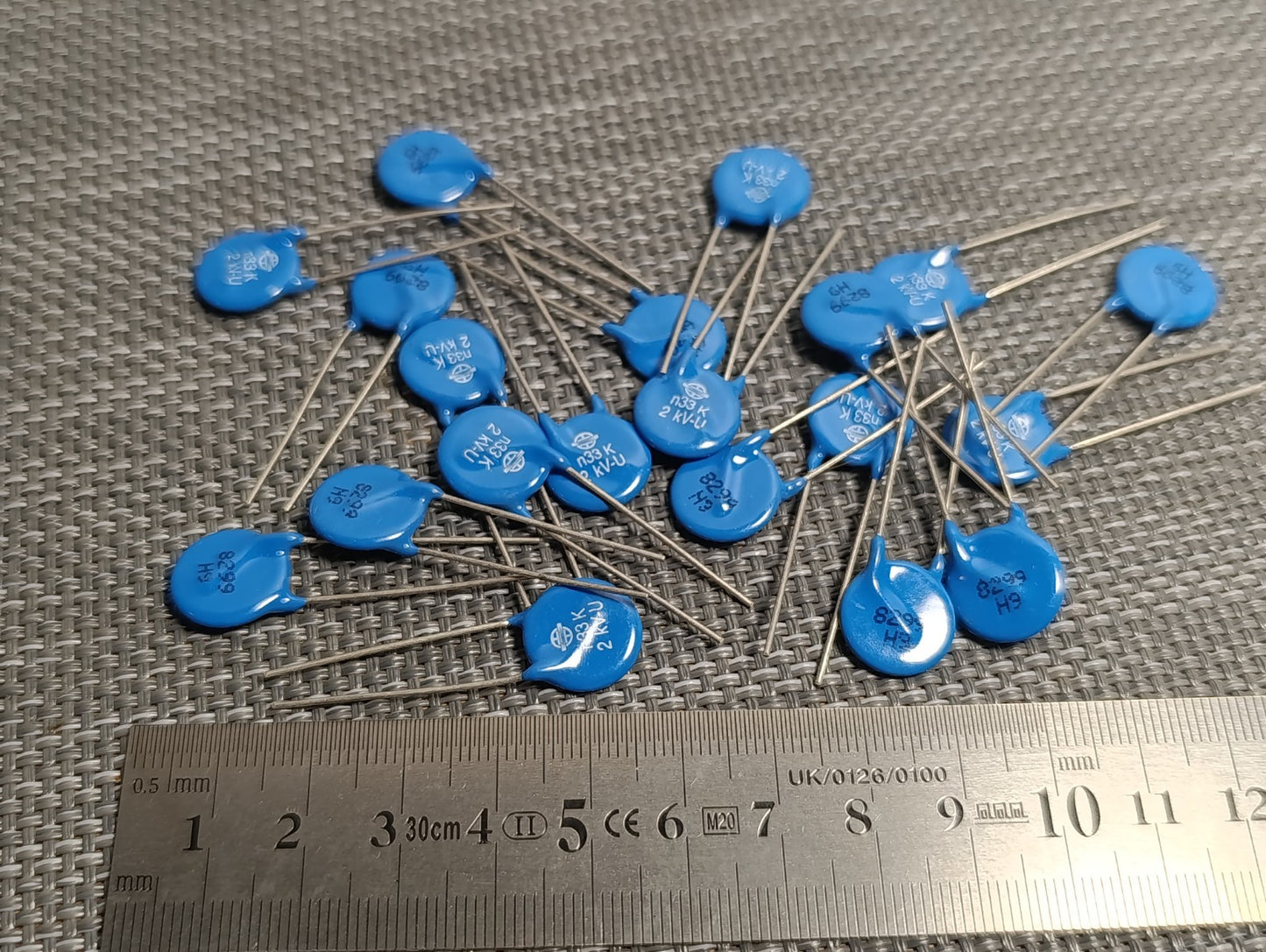 20pcs 2KV n33 M 2000V 330pF 0.33nF High Voltage Ceramic Capacitors NEW NOS