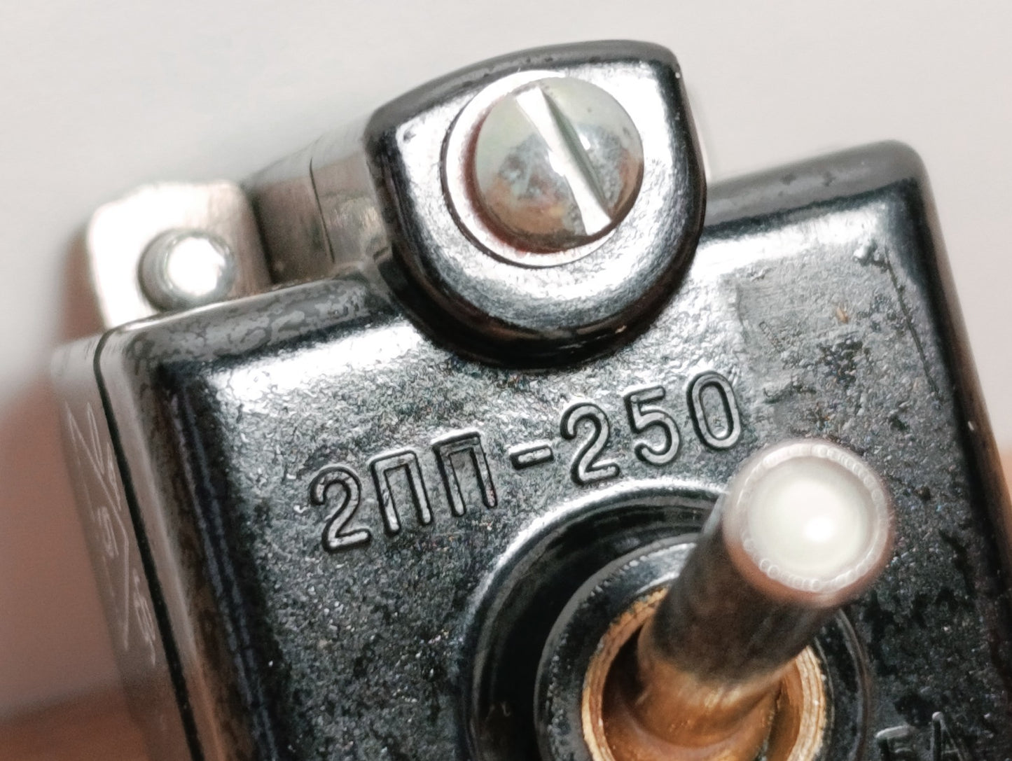 (1Pcs LOT) 2PP-250 Sealed Aviation Switch fro alternating current Luminating