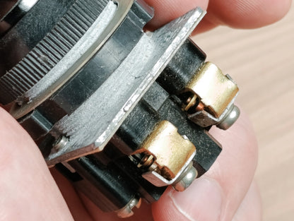 (1Pcs LOT) PE 440-660V 10A Aviation Switch for alternating current NEW