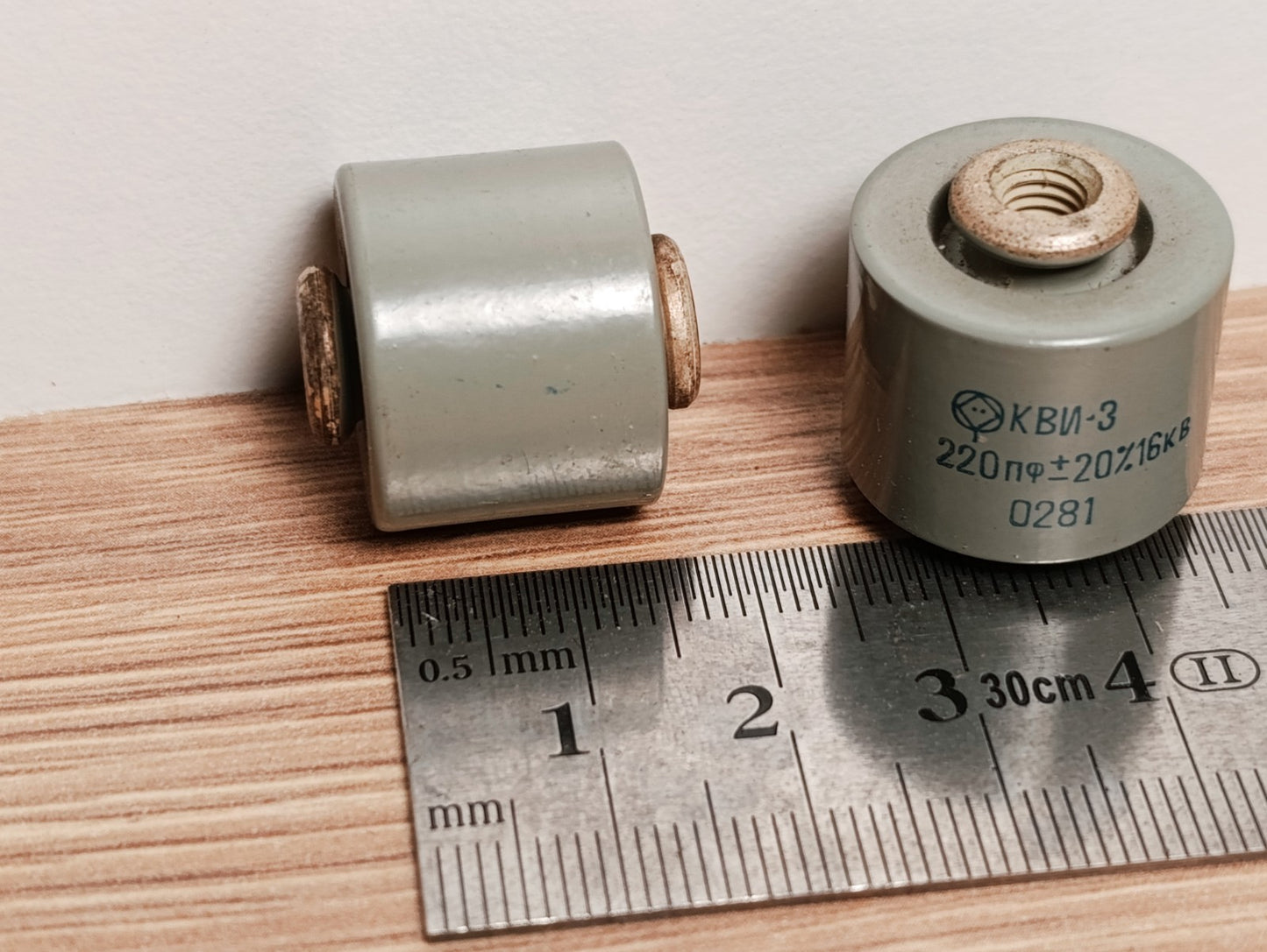 2 pcs. 220pF 16kV ±20% Ceramic High Voltage Impulse Capacitors KVI-3 / КВИ-3