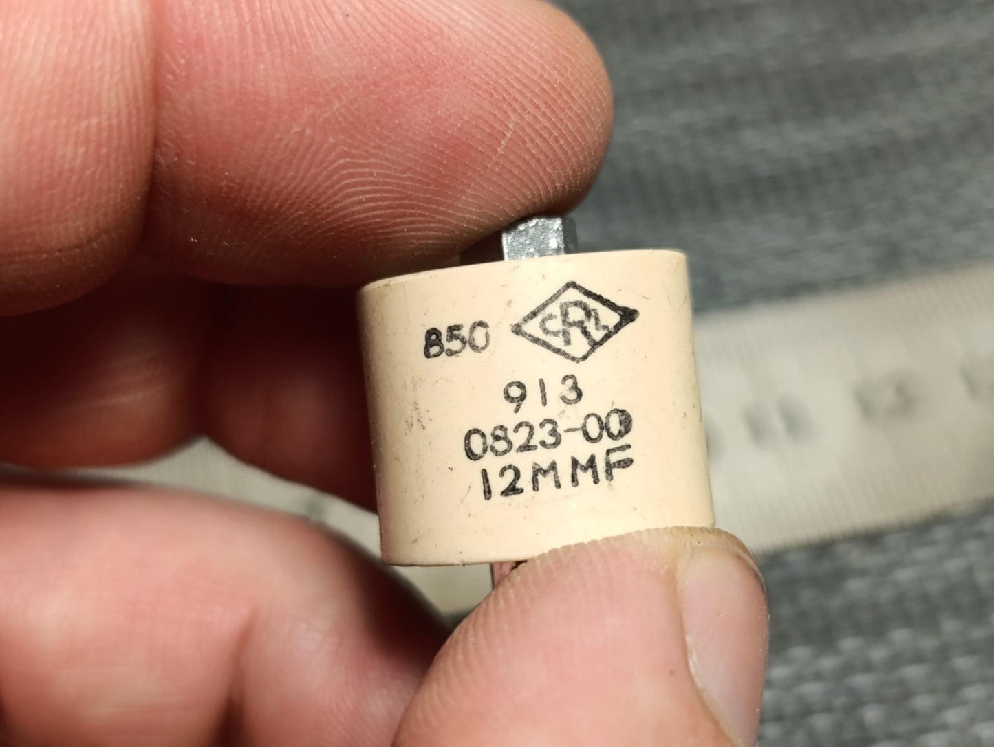 850 CentraLab Doorknob Capacitor 12pf 5KV NPO 5% (NOS) 12MMF 913- 0823-00