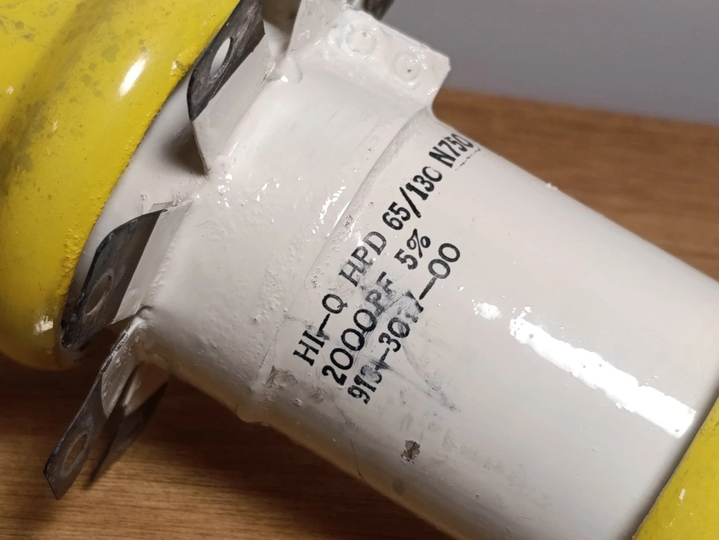 HI-Q HPD 65/130 N75 Feed -Thru Capacitor 2000pf 5kv 5% 1pcs USED 913-3017-00