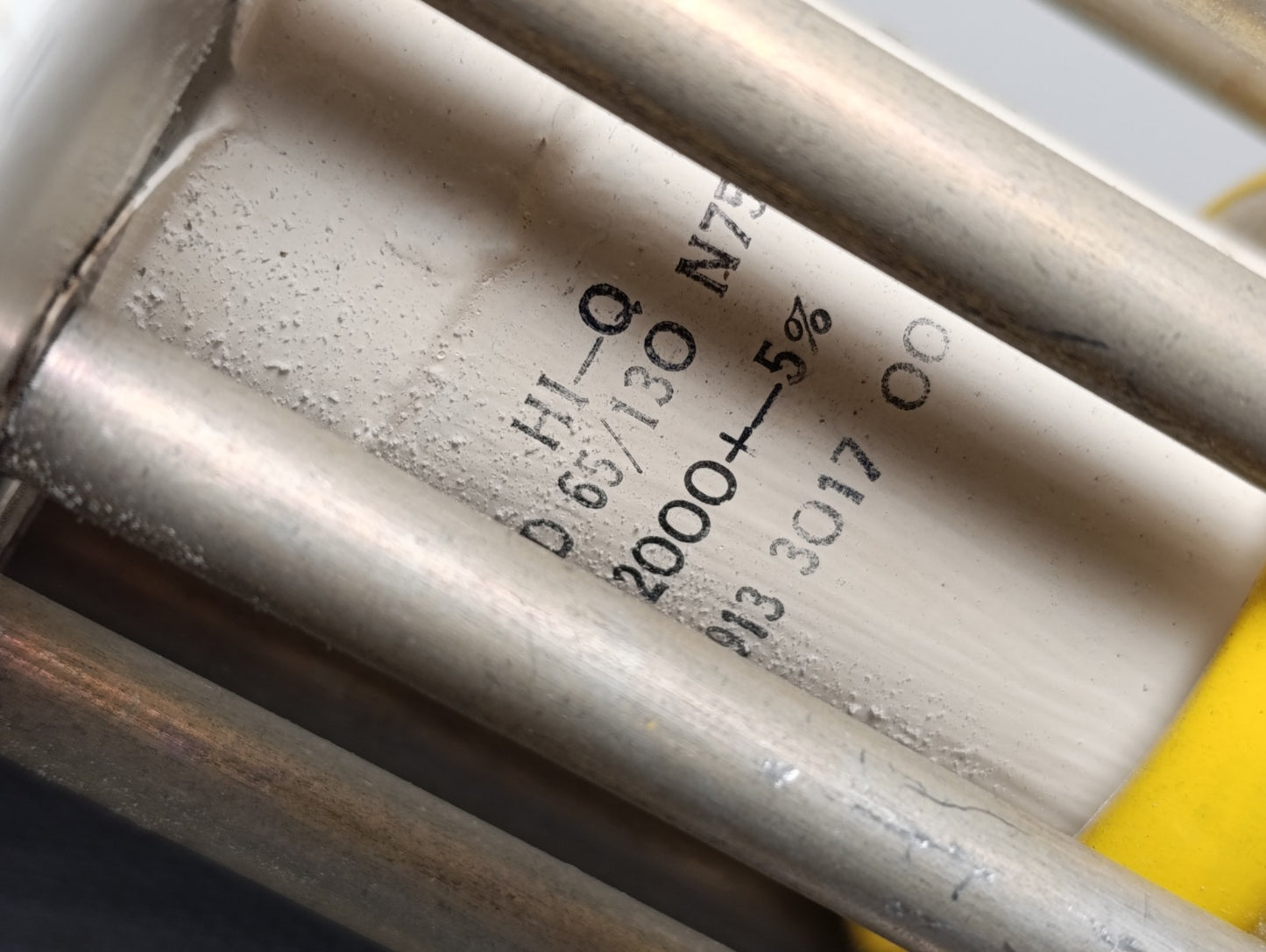 913-3017-00 HI-Q HPD 65/130 N75 Feed -Thru Capacitor 2000pf 5kv 5%  2pcs + Stand
