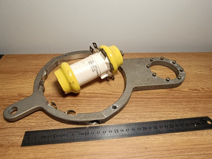 913-3017-00 HI-Q HPD 65/130 N75 Feed -Thru Capacitor 2000pf 5kv 5%  1pcs + Stand