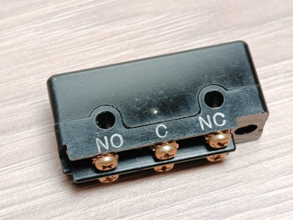 1PC NEW FIT FOR Double blade travel switch micro switch DT-2R-T3-J Yamatake
