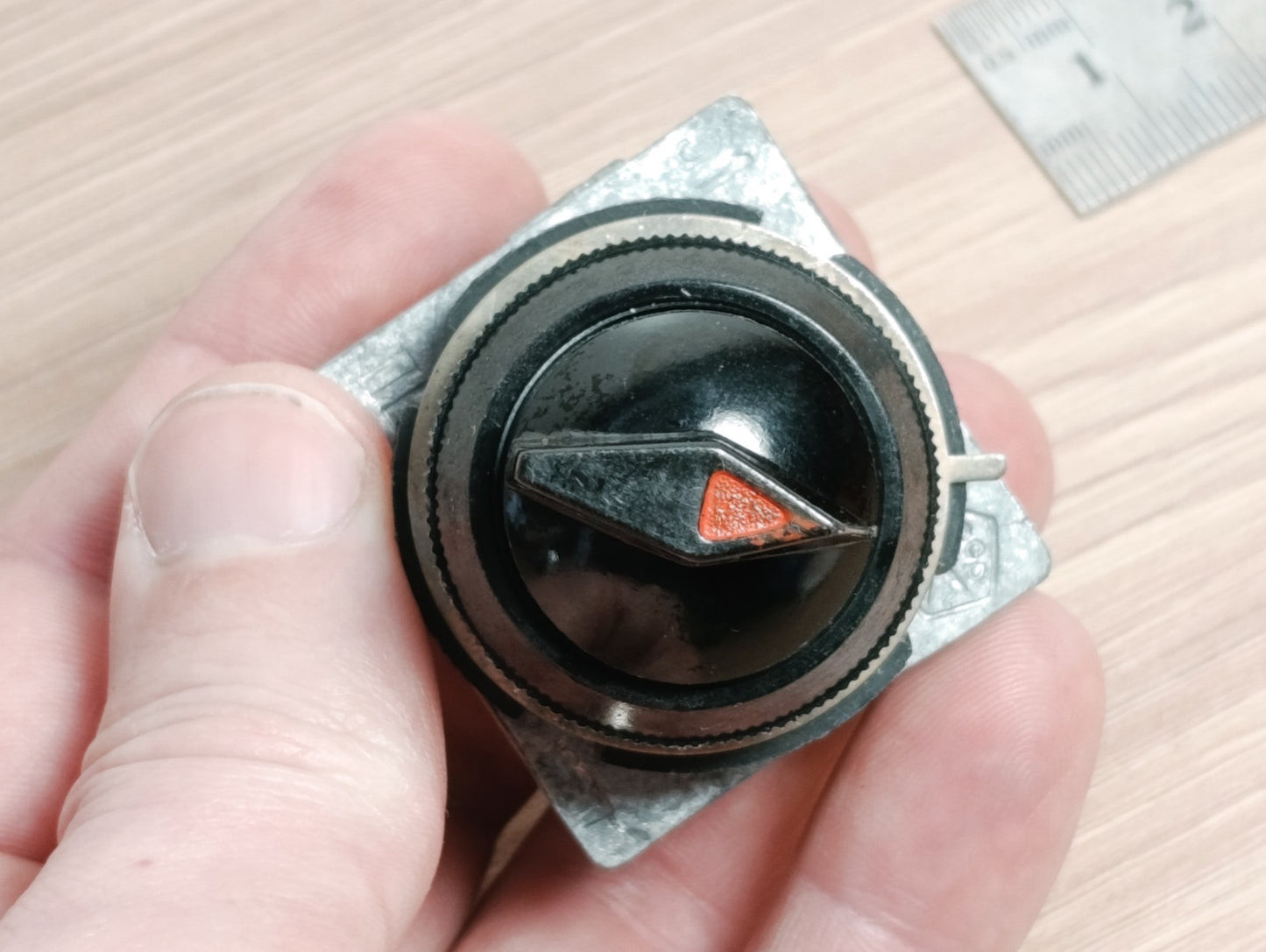 (1Pcs LOT) PE 440-660V 10A Aviation Switch for alternating current NEW