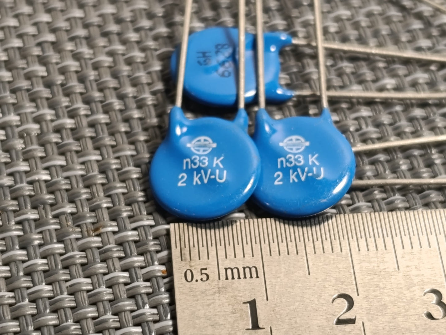 20pcs 2KV n33 M 2000V 330pF 0.33nF High Voltage Ceramic Capacitors NEW NOS