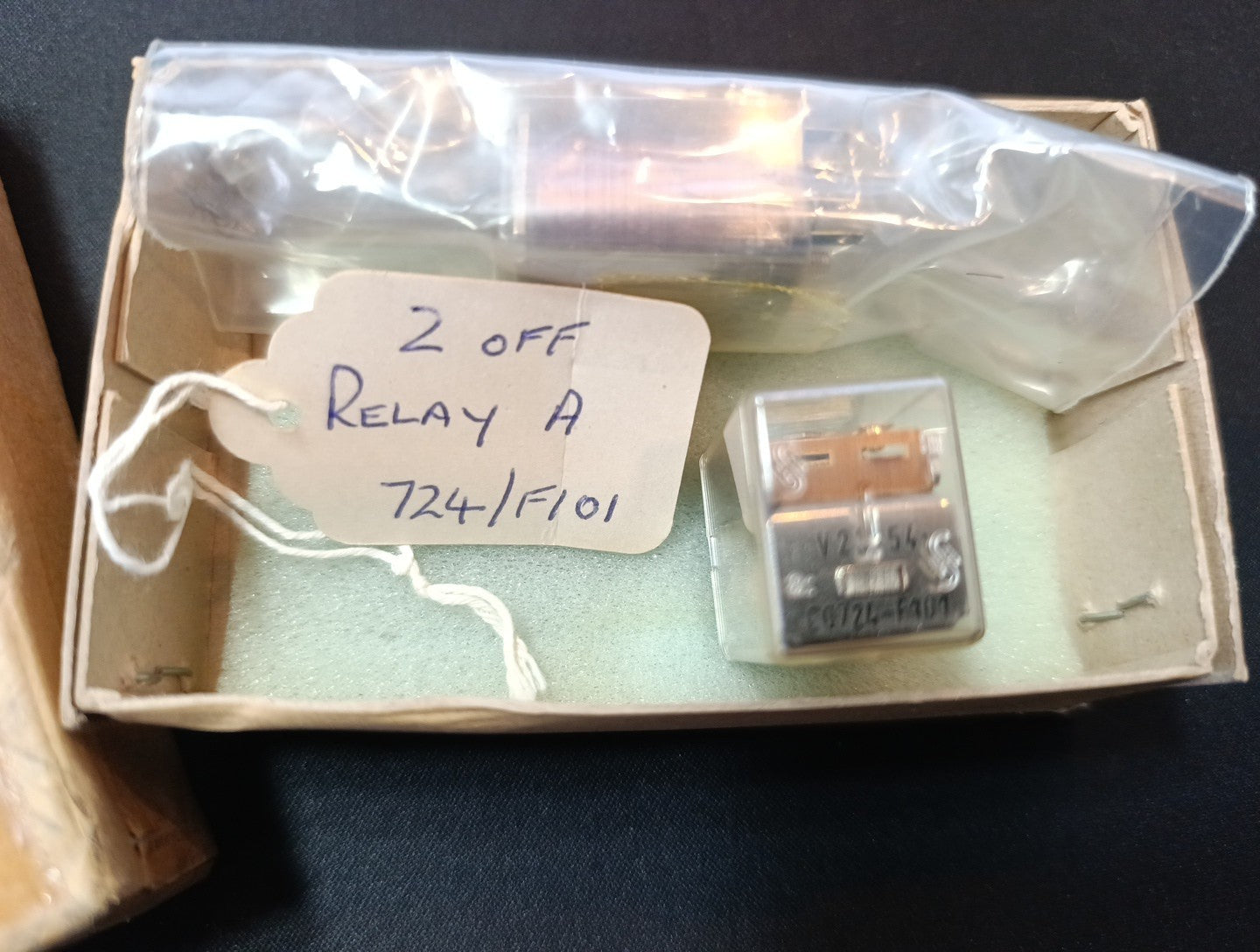 (2Pcs.) LOT Siemes 724 F101 V23154 RELAY C0724-F101 NOS NEW