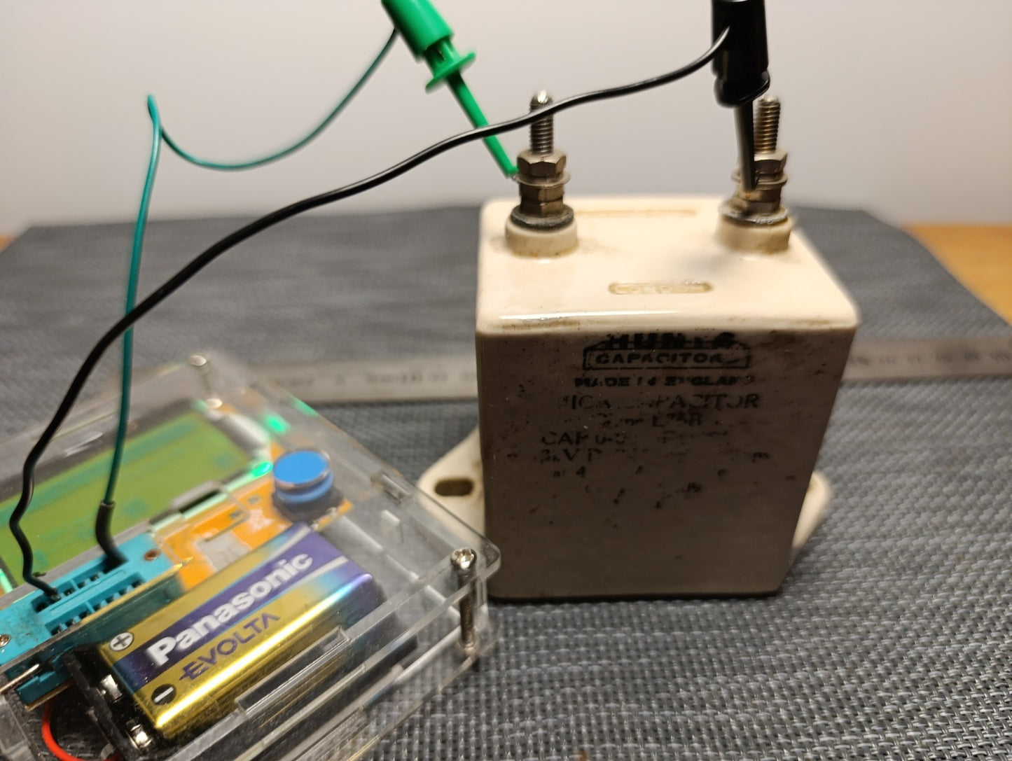 Hunts 5000 pF 3 kv Molded Mica Capacitor (Pull) USED