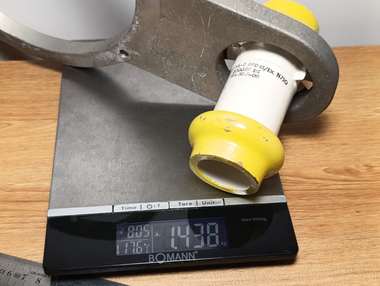 913-3017-00 HI-Q HPD 65/130 N75 Feed -Thru Capacitor 2000pf 5kv 5%  1pcs + Stand