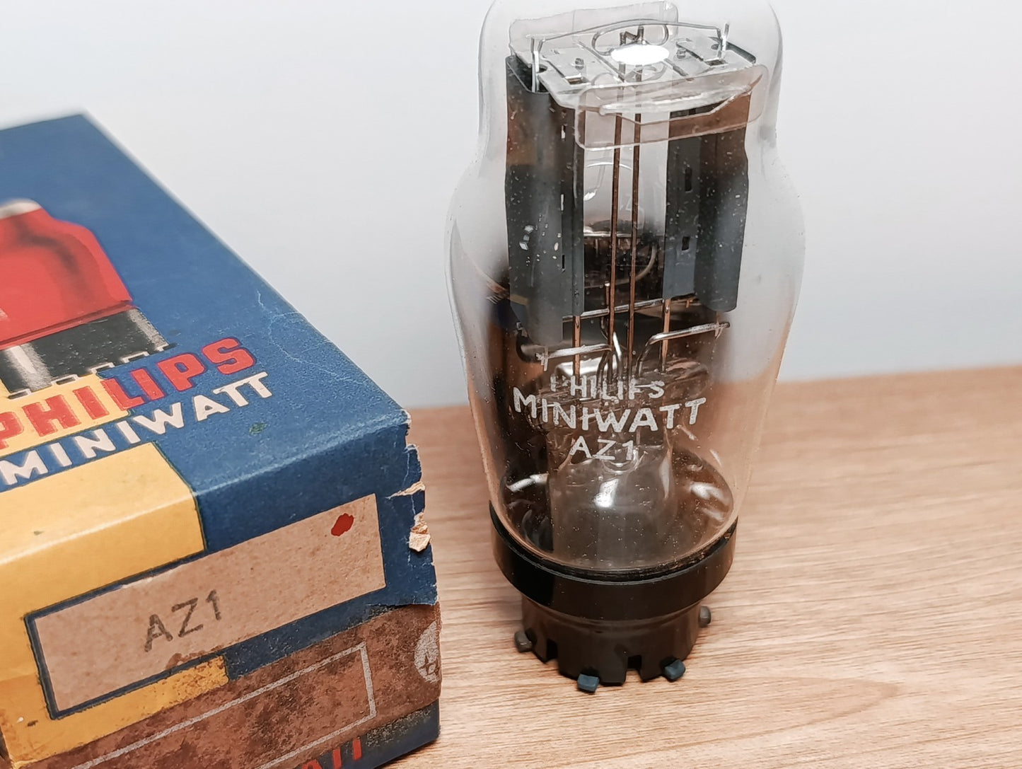 PHILIPS MINIWATT AZ1 FULL-WAVE VACUUM RECTIFIER TUBE NOS = 140NG TAZ1 WE54 RAZ1