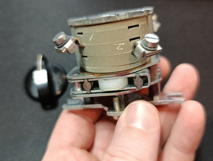 (1Pcs.) SANTON J65H 6.65.H Rotary Selector Switch 16A/380V SRP-123 NOS NEW