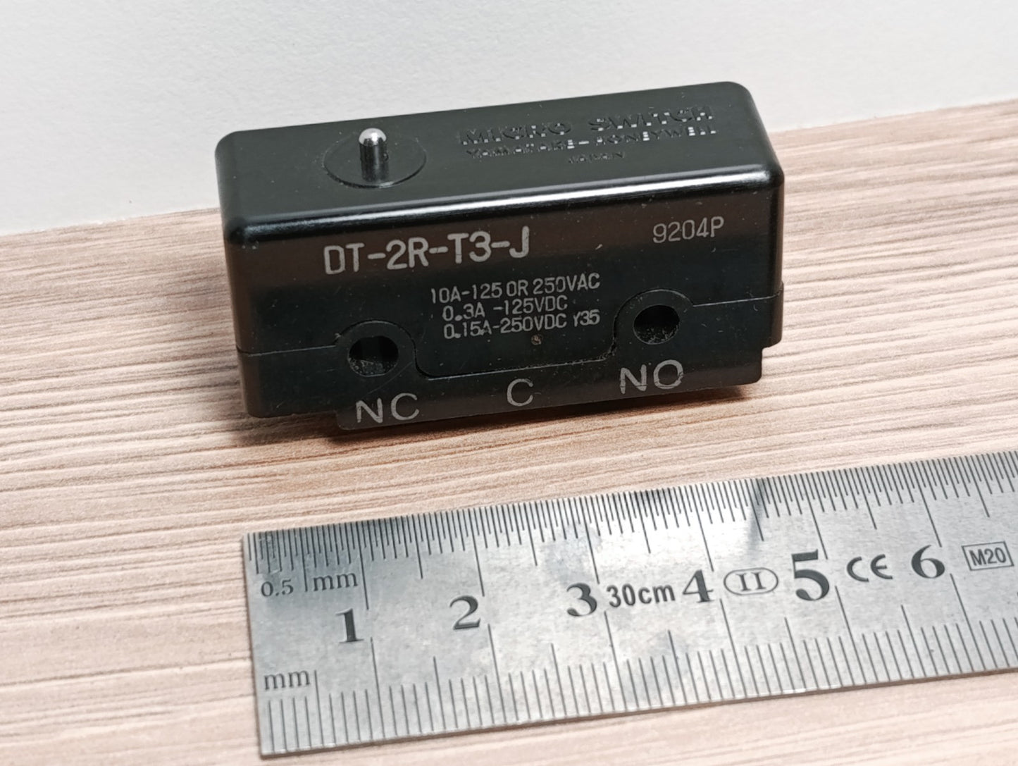 1PC NEW FIT FOR Double blade travel switch micro switch DT-2R-T3-J Yamatake