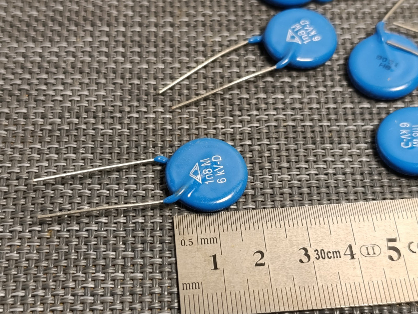 5pcs 6KV 1n8 M 6000V 1800pF 1n8 1.8nF High Voltage Ceramic Capacitors NEW NOS