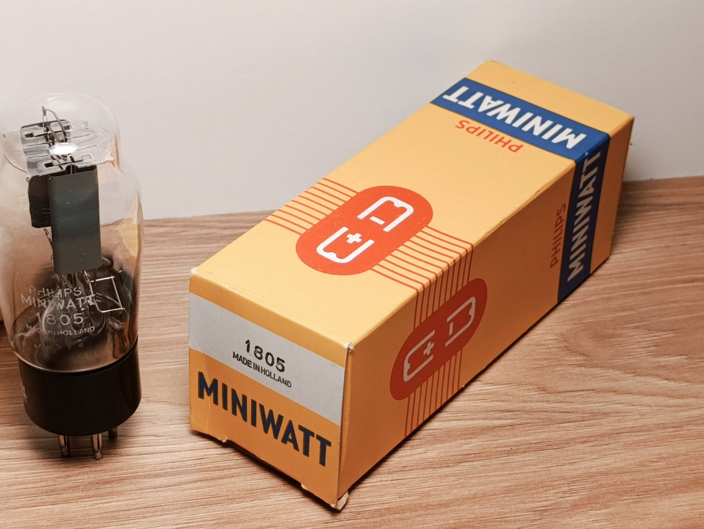 1805 Miniwatt TUBE TUBE LAMP VALVE VALVE NOS NEW = RGN1064 WE51