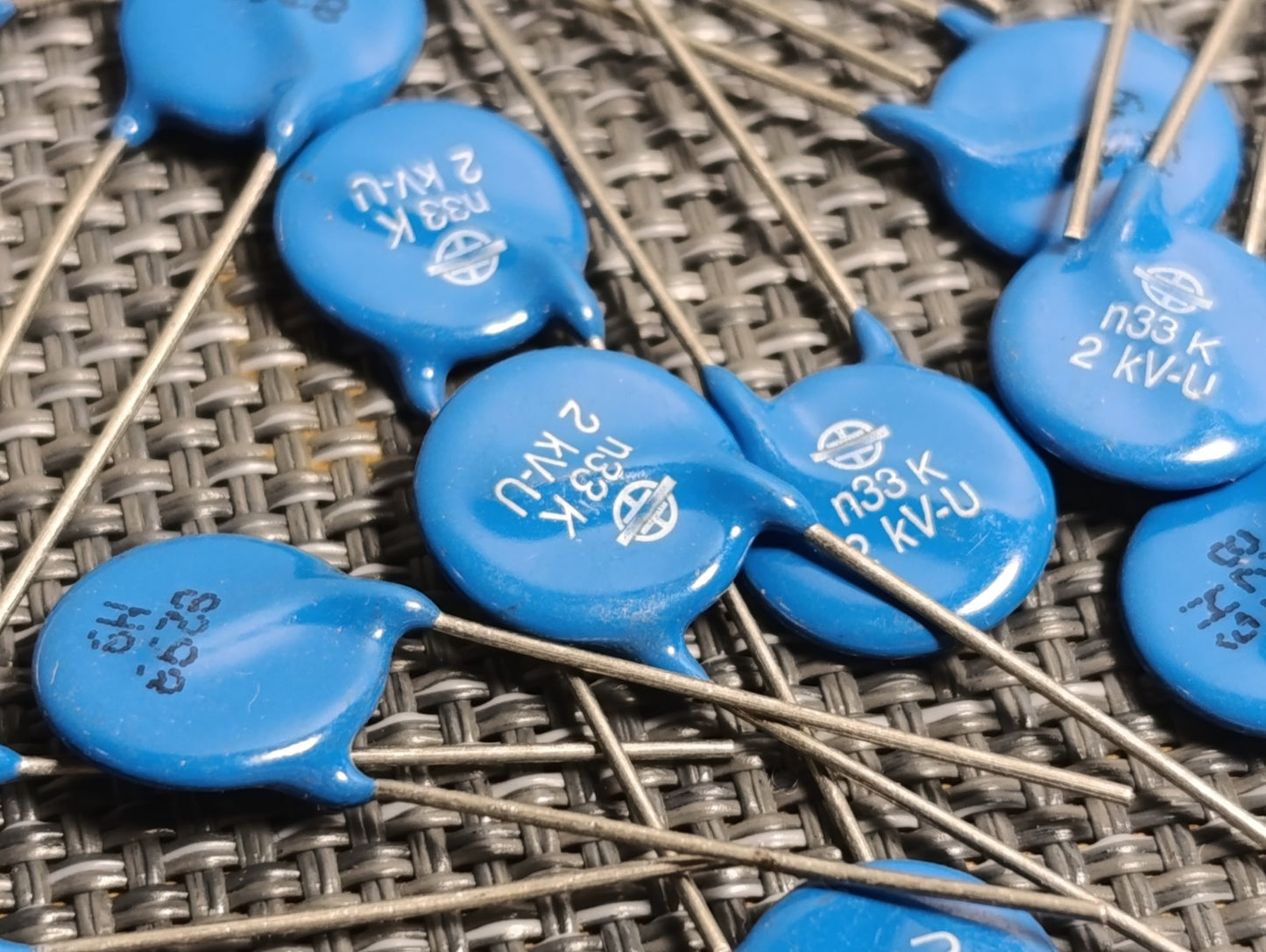 20pcs 2KV n33 M 2000V 330pF 0.33nF High Voltage Ceramic Capacitors NEW NOS