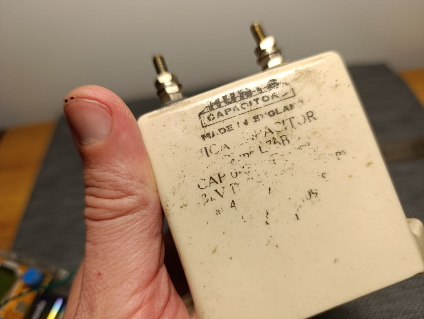 Hunts 5000 pF 3 kv Molded Mica Capacitor (Pull) USED