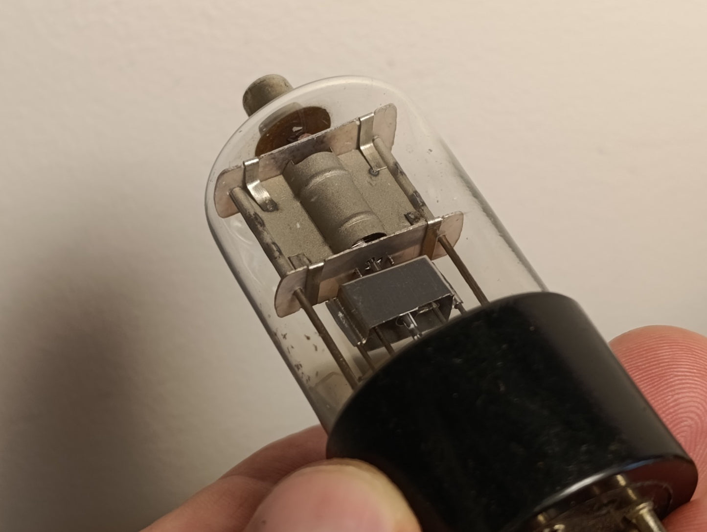 6G7S 6Г7С SOWJETISCHE VINTAGE HALBWELLENGLEICHRICHTER-STRAHLLEISTUNGSTETRODENRÖHRE GEBRAUCHT 1949