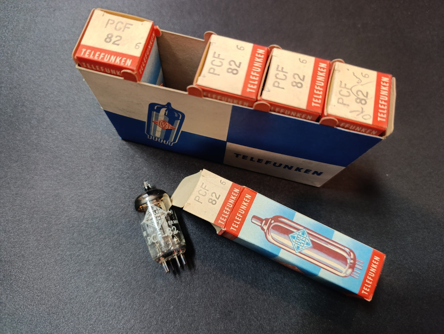 5 pieces PCF82 9U8A 9EA8 9U8 VHF Triode Telefunken Tube Tube NOS / NEW in Box