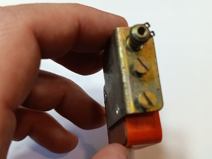 Saia- Burgess Micro Switch Plunger SPDT 10A 250V -55 +85 C DS4UL