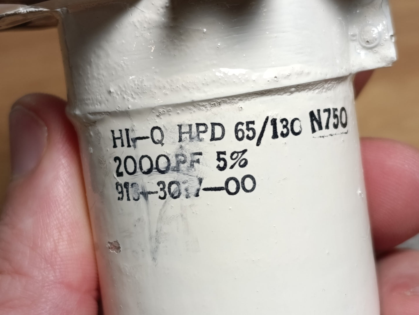 913-3017-00 HI-Q HPD 65/130 N75 Feed -Thru Capacitor 2000pf 5kv 5%  1pcs + Stand