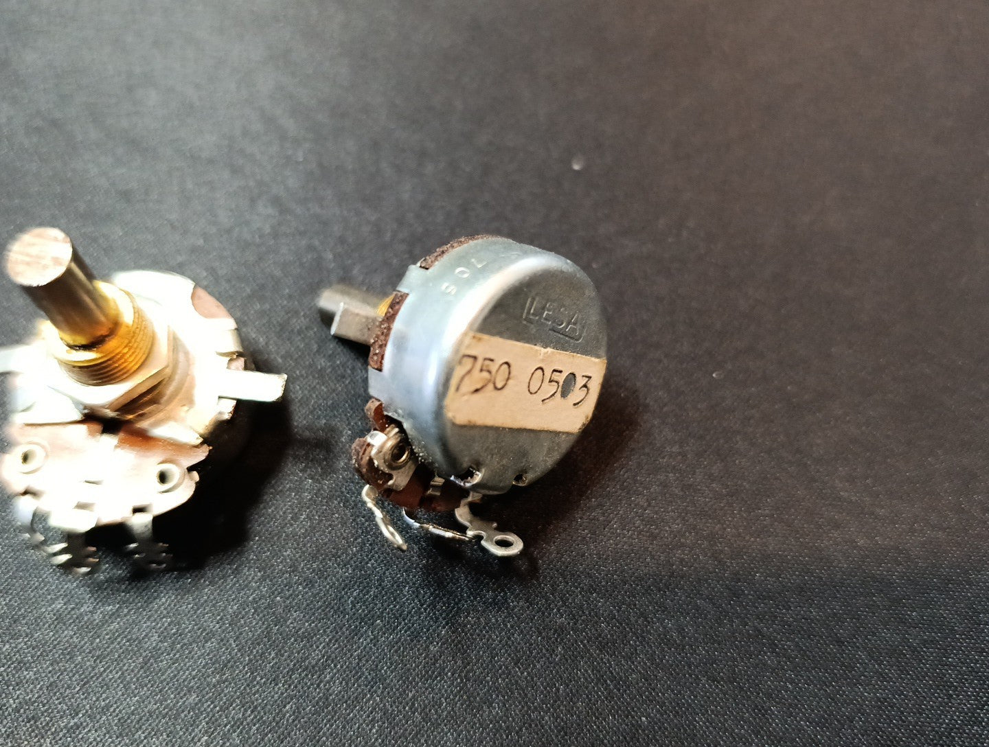 2Pcs. Potentiometer LESA 6K7A 750 0503  Vintage Aircraft Ham radio NEW