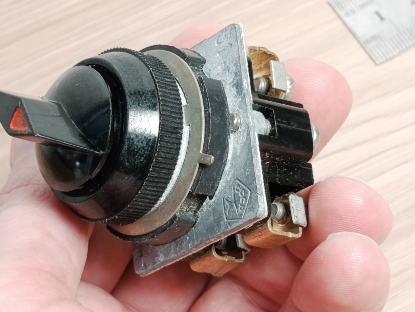 (1Pcs LOT) PE 440-660V 10A Aviation Switch for alternating current NEW