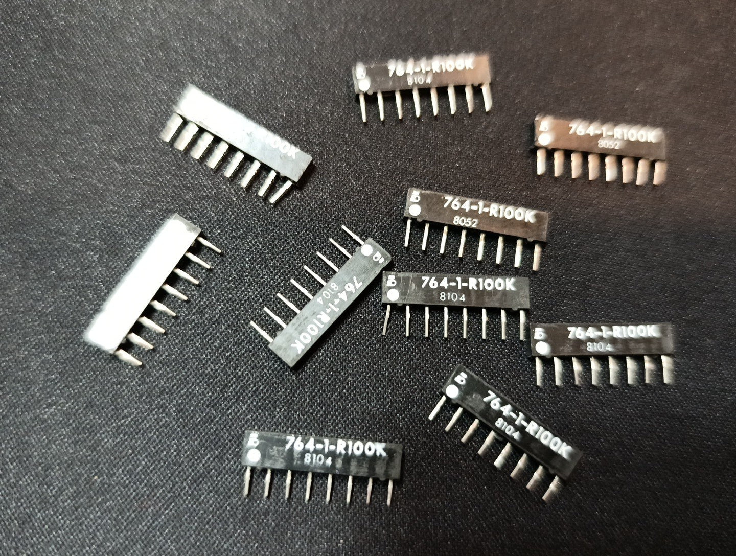 (68 pcs). Dale/ Vis698-3-R100K Ceramic Resistor Bridge 100k Ohm DIP New NOS