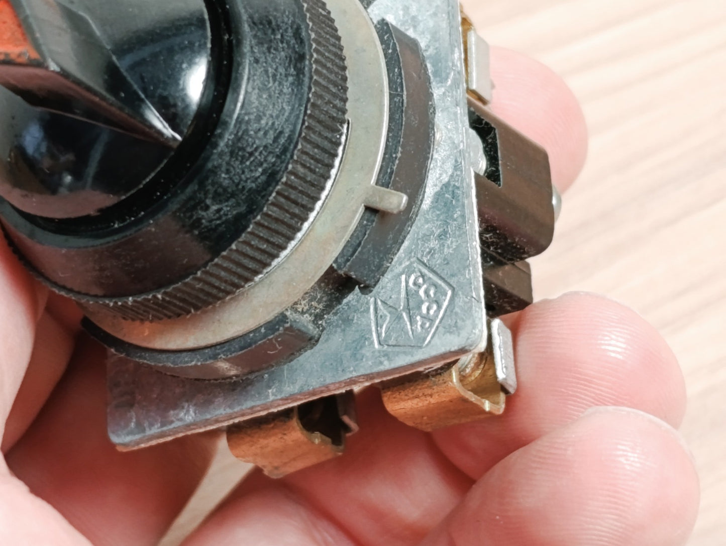 (1Pcs LOT) PE 440-660V 10A Aviation Switch for alternating current NEW