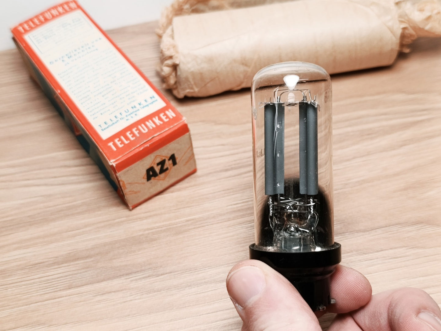 TELEFUNKEN AZ1 FULL-WAVE VACUUM RECTIFIER TUBE NOS = 140NG TAZ1 WE54 RAZ1 VG