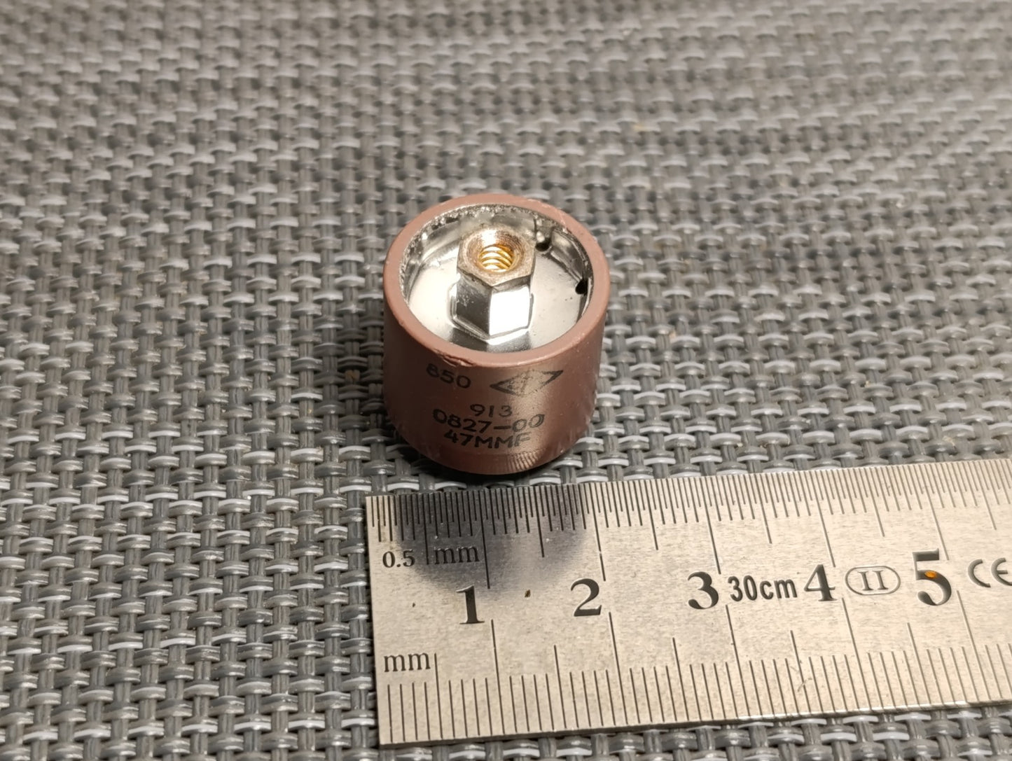 850 CentraLab Doorknob Capacitor 47pf 5KV NPO 5% (NOS) 47MMF 913- 0827-00