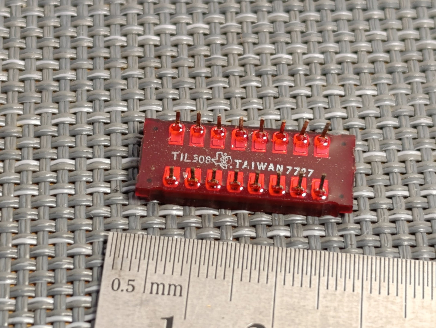 TIL308 NUMERIC DISPLAYS WITH LOG Seven Segment Display Texas Instruments NEW NOS