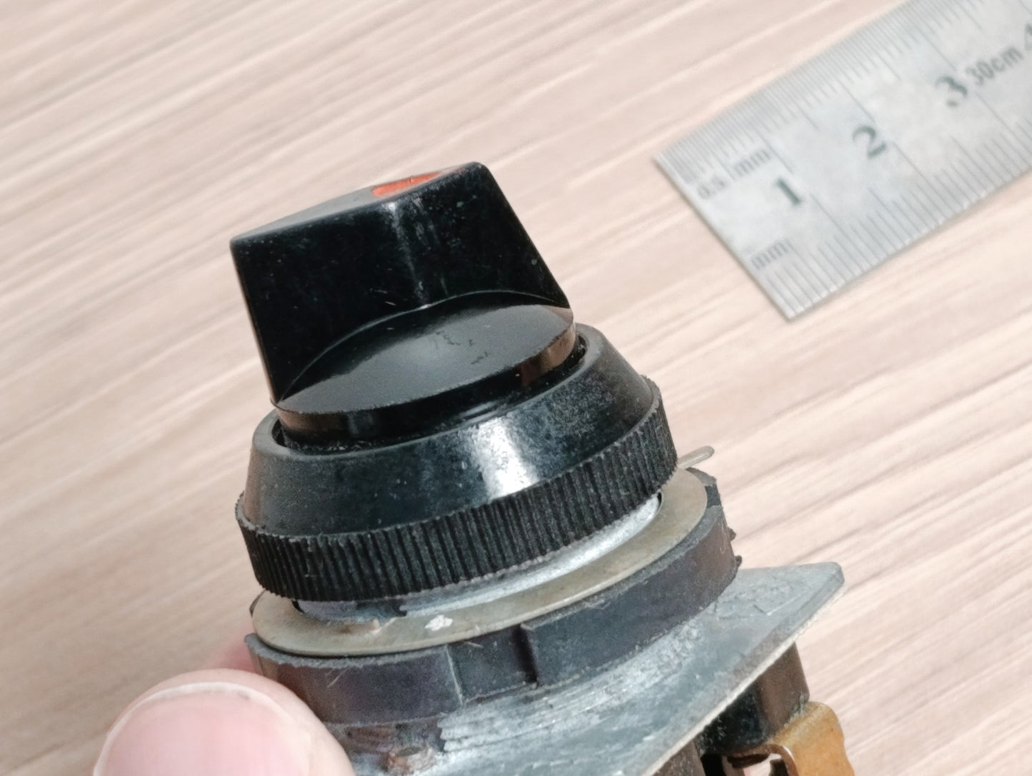 (1Pcs LOT) PE 440-660V 10A Aviation Switch for alternating current NEW